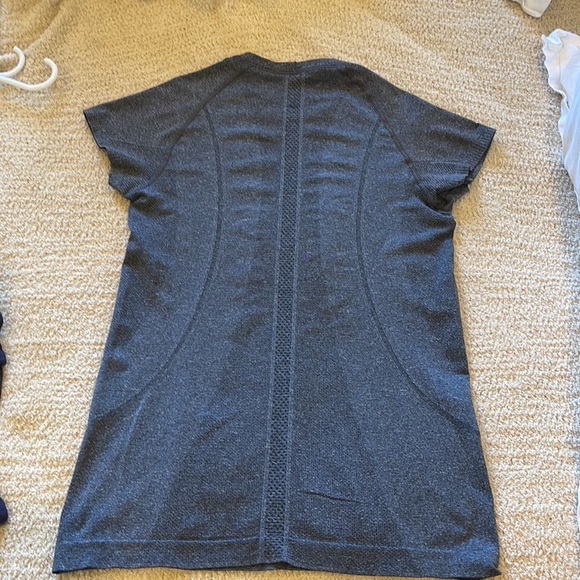 Lululemon lot of six tops various sizes - Picture 5 of 13